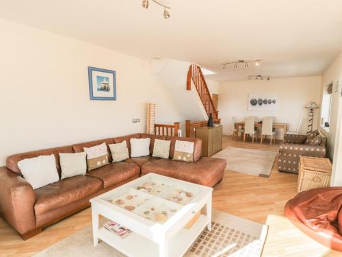 Penthouse 18 West End Point - main image