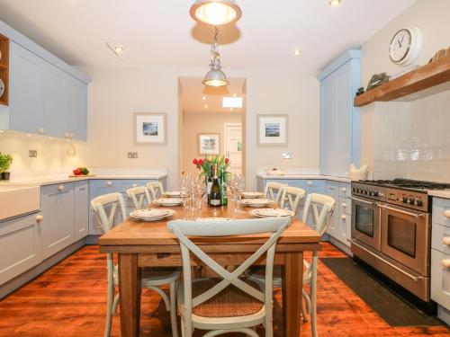 62 Esplanade Fowey - image 14