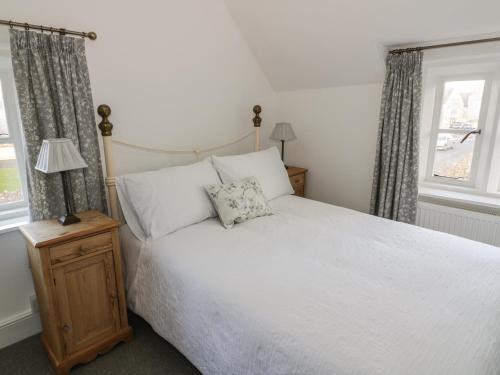 Bear's Cottage Bretforton - image 3