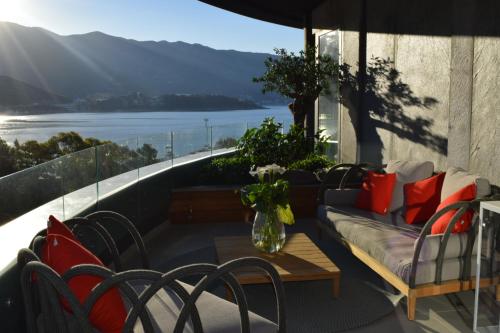 Two-Bedroom Suite with Balcony and Panoramic View image 7