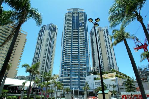 Chevron Renaissance - HR Surfers Paradise