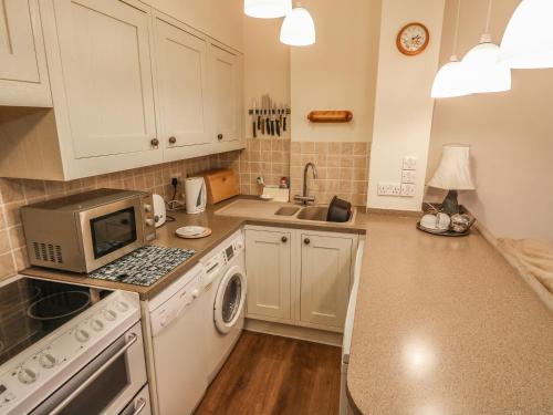 Juniper Cottage Ambleside - image 3
