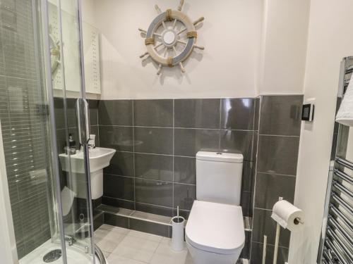6 Bay View Benllech - main image