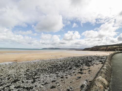 6 Bay View Benllech - image 3