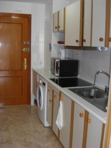 Costy studio near the beach - image 11