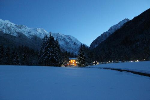  Chalet Presanella, Pension in Temù bei Vezza dʼOglio