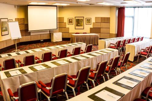 253553923 Holiday Inn Budapest-Budaörs by IHG