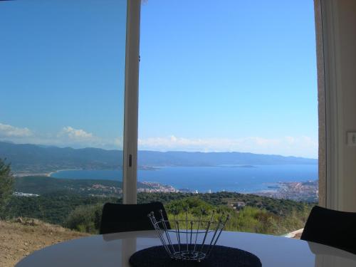 Gîtes Sassone, piscine, jacuzzi et vue mer panoramique sur Ajaccio 3
