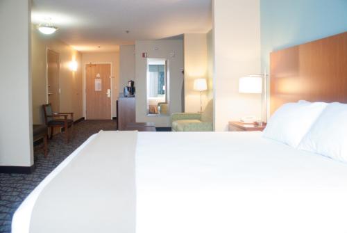 Holiday Inn Express & Suites Jacksonville South - I-295, an IHG Hotel