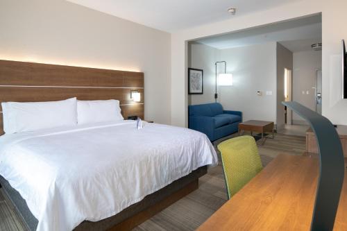 Holiday Inn Express Hotel & Suites Dallas South - DeSoto in Desoto
