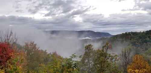 A Piece of Heaven cabin w mountain views, 3 levels, mountain views, game room, free ticket, Wi-fi in Sevierville, USA