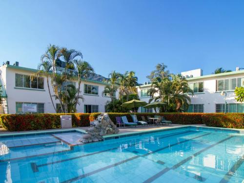 Exterior view of Hotel Parotas