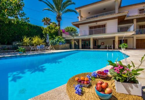 Can Picafort Holiday Home Sleeps 6 with Pool Air Con and WiFi gîte à louer Platja de Santa Margalida