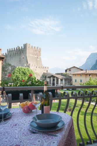 Apartment with Balcony Castel View