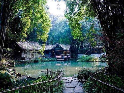 7Days Premium Chengdu Dufu Thatched Cottage – Chengdu, IA