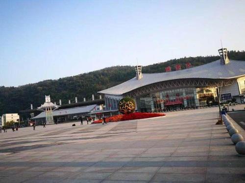 7Days Premium Zhangjiajie Railway Station Square 