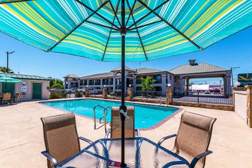 Quality Inn - image 6