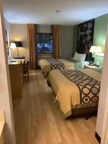 Super 8 by Wyndham West Memphis - image 4