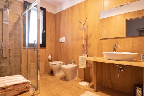  Intera villa con 2 bagni 4 camere da letto e box auto in Tuglie