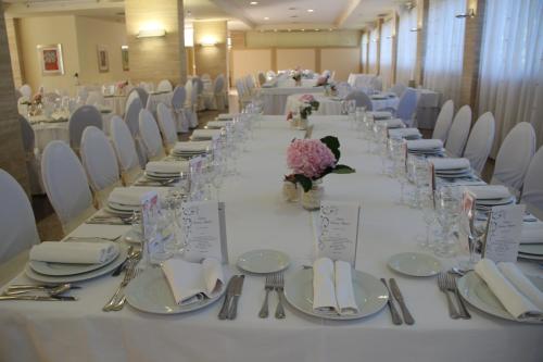 Közös társalgó / TV, Hotel Universidad in Albacete