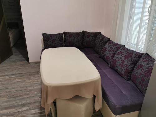 2 bedrooms, 5 beds