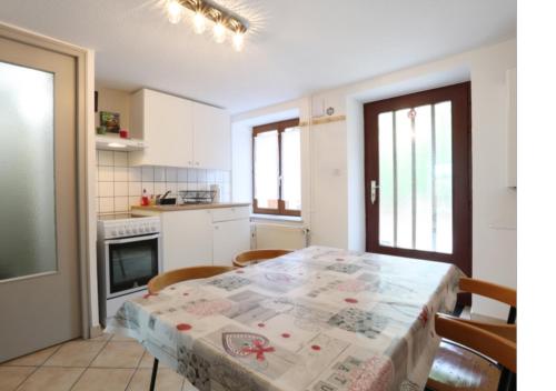 Konyha, Aurel's & Jul's Location-Luxeuil Meublés pour Professionnels Curistes et Touristes (Aurel's & Jul's Location-Luxeuil Meubles pour Professionnels Curistes et Touristes) in Luxeuil-les-Bains