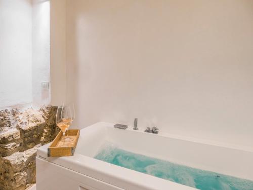 Pezsgőfürdő, Tenuta Cortedomina in Radda in Chianti