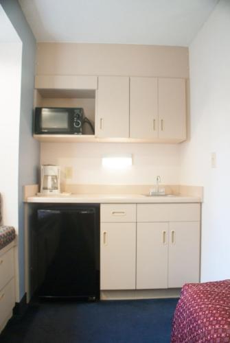 Hometown Inn & Suites Jacksonville Butler Blvd./Southpoint - image 12