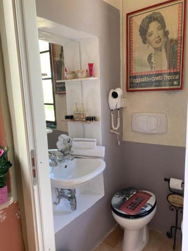 Bathroom, Locanda della Cavalleria in Trecastelli