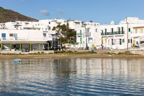 Casa Nileas for Cycladic summer living right on the bay and beach!