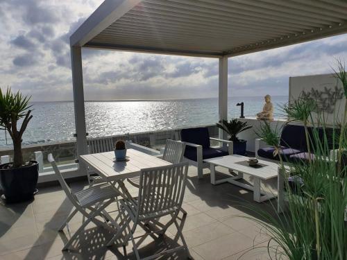 ระเบียง/ชานเรือน, Beach-Front Bahia Dorada in บาเอีย โดราดา