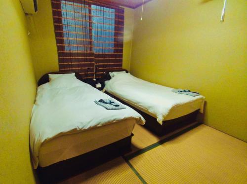 Twin Room with Private External Bathroom and Tatami Floor - Scott