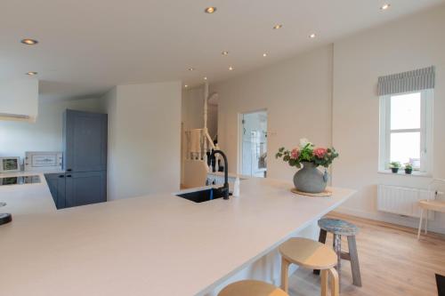 廚房, Prachtig gelegen vrijstaand landhuis in 納爾德維克