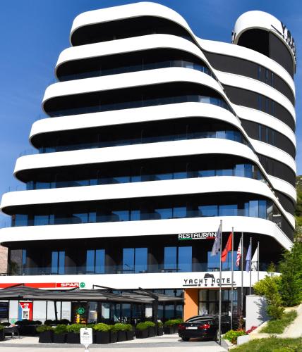 Yacht Hotel, Vlorë