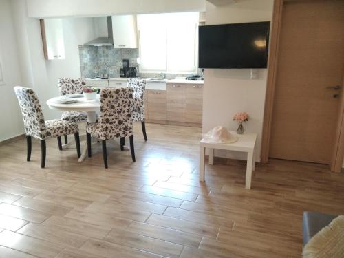 LOUKIA'S HOUSE - image 7