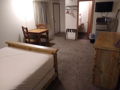 1 queen bed