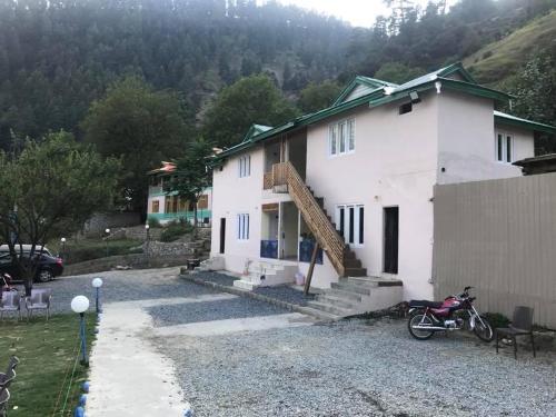 Pine Park Lodges in Mills