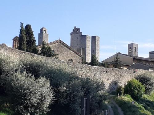  SOTTO LE MURA DI LEONARDO, Pension in San Gimignano