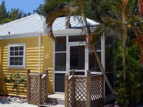 Castaways Beach And Bay Cottages In Fl