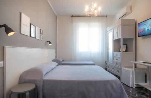 3 twin beds