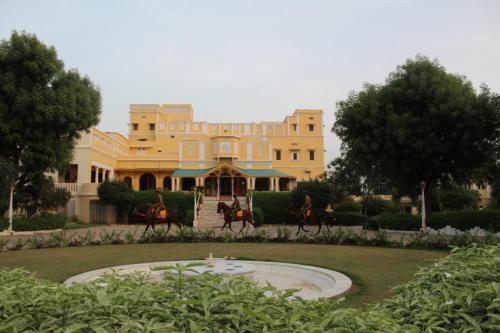 Roop Niwas Kothi, Near Mandawa