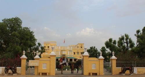 . Roop Niwas Kothi, Near Mandawa