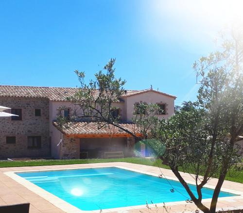  La Masia de Montpedrós, Unterkunft in Peralada