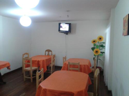 Restaurant, Hostal Isidoros - Terminal de Buses in La Paz