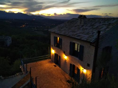 Viesnīcas āriene, La casa dalle finestre blu in Roccamorice