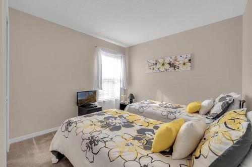 Share villa with other guests in Davenport, USA