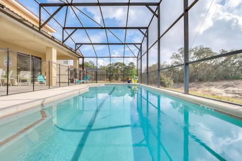 Share villa with other guests in Davenport, USA