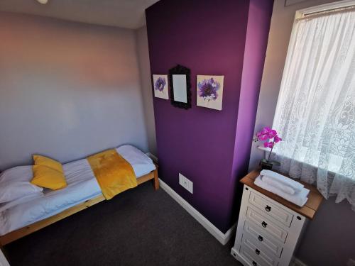 K Stunning 5 Bed Sleeps 8 Families Workers by Your Night Inn Group