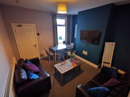 K Stunning 5 Bed Sleeps 8 Families Workers by Your Night Inn Group