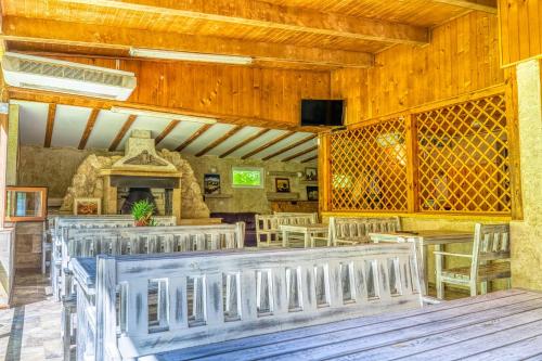 Restorāns, Крушун - Единствена на метри от водопадите, Krushun - The only stay just meters from the waterfalls in Krušuna